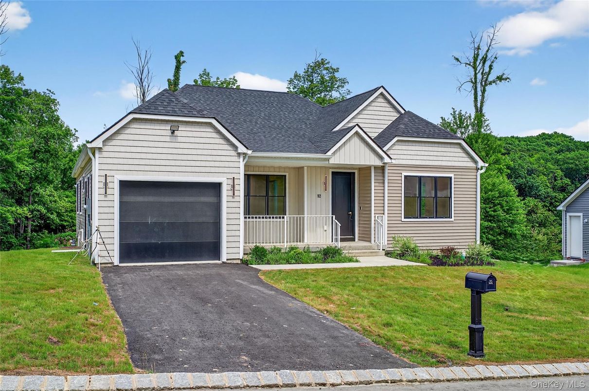 Attached, Exterior, Facade, Cape Cod