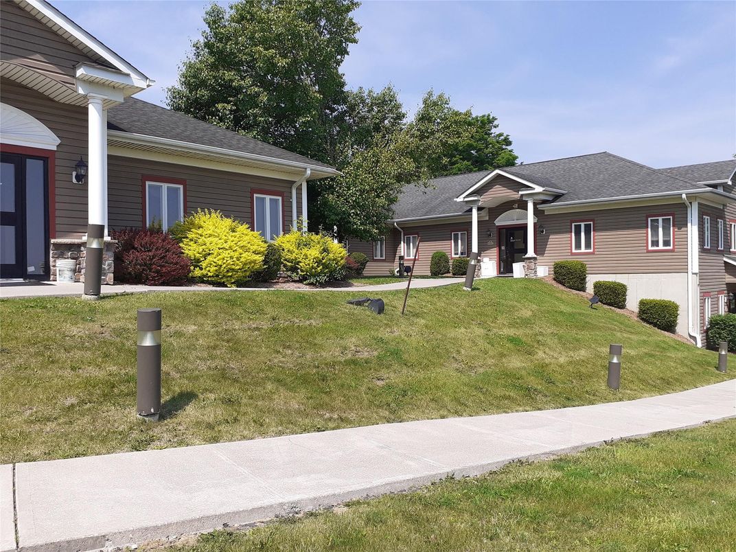 Backyard, Exterior, Facade, Brick Facade, Ranch