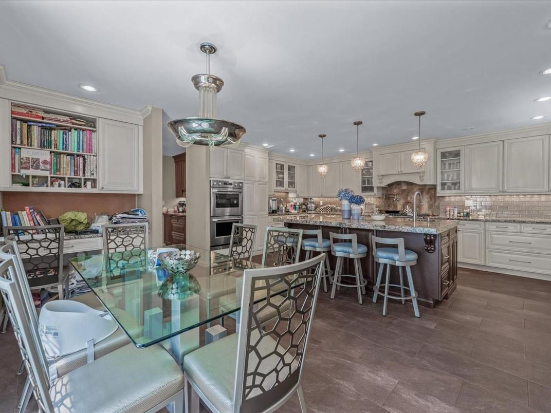 Dining room, Interior, Kitchen, Pendant Lights, Recessed Lighting, Stainless Steel Appliances