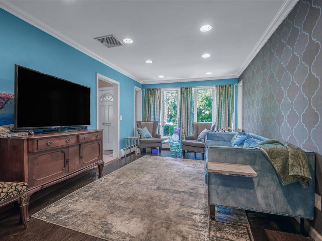 Interior, Living room, Recessed Lighting, Wood Texture Flooring