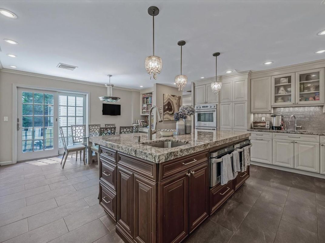 Dining room, Interior, Kitchen, Pendant Lights, Recessed Lighting, Stainless Steel Appliances
