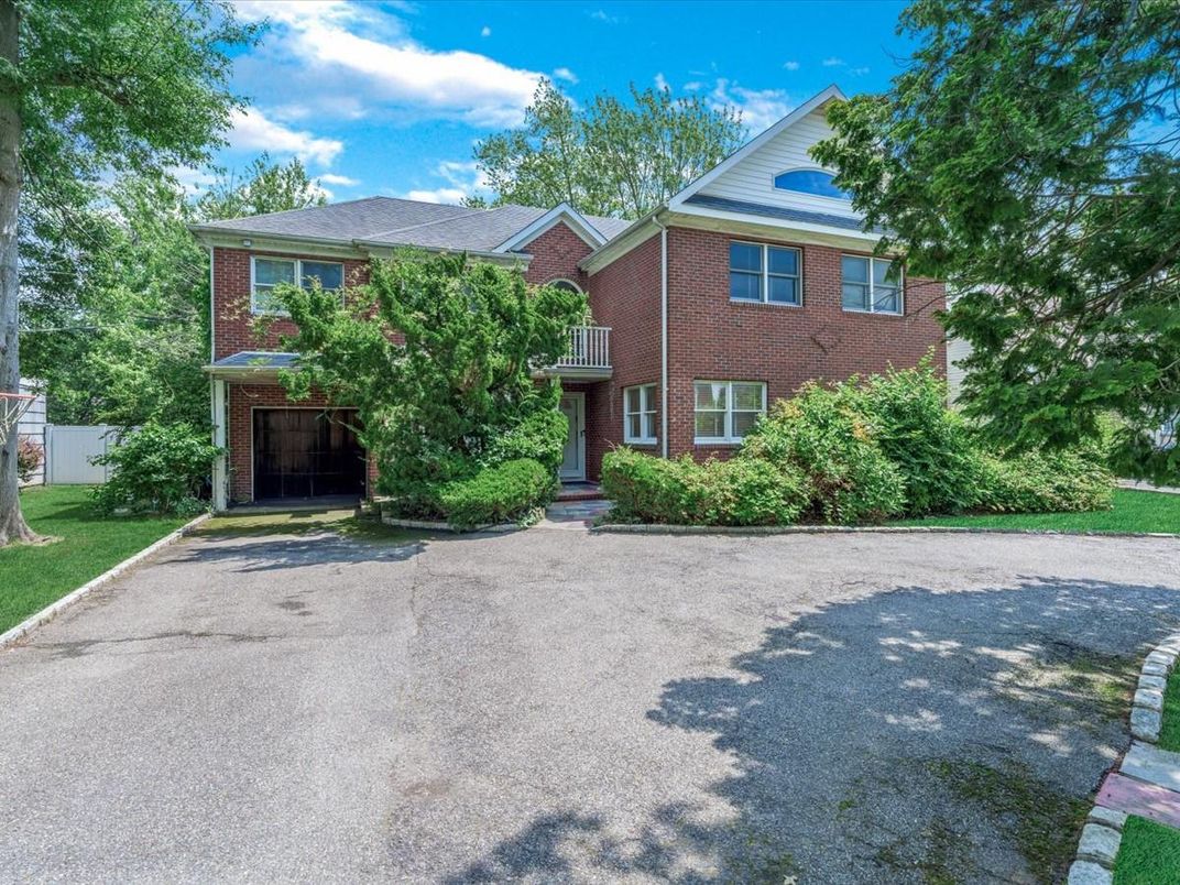 Exterior, Facade, Brick Facade, Brick Traditional