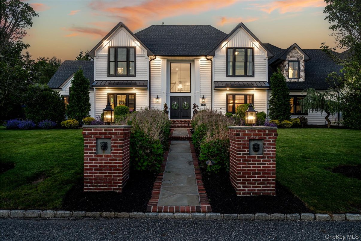 Exterior, Facade, Farmhouse