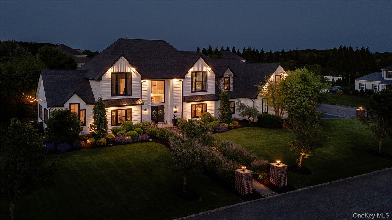 Exterior, Facade, Farmhouse