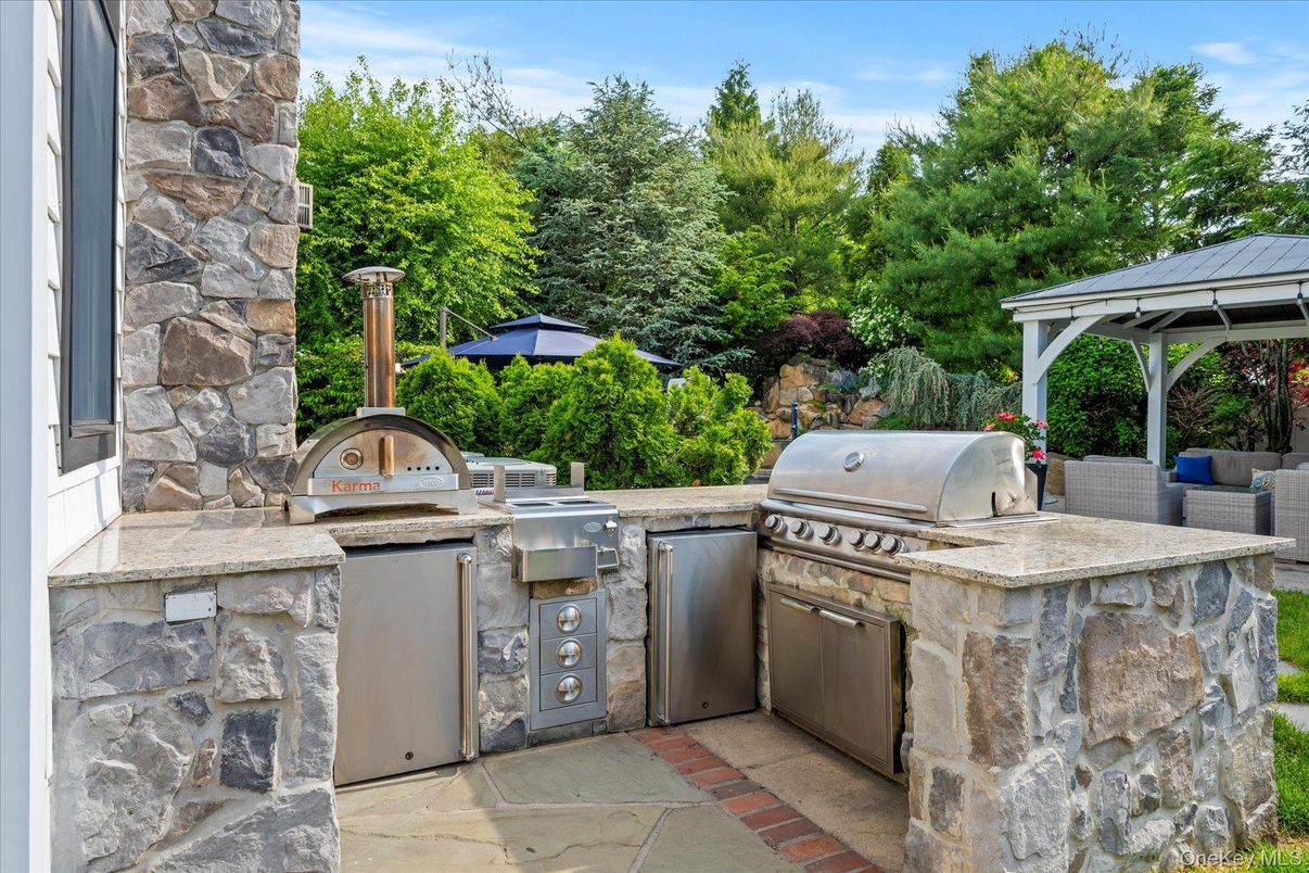 Exterior, Outdoor Kitchen
