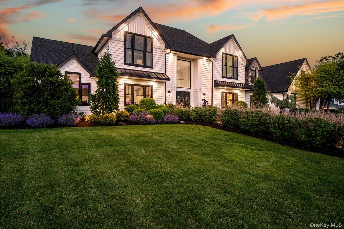 Exterior, Facade, Farmhouse