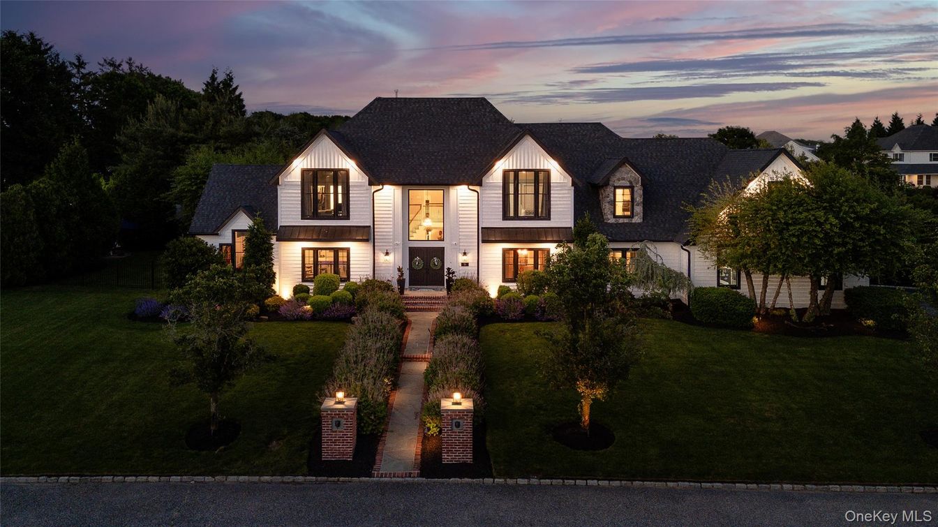 Exterior, Facade, Farmhouse