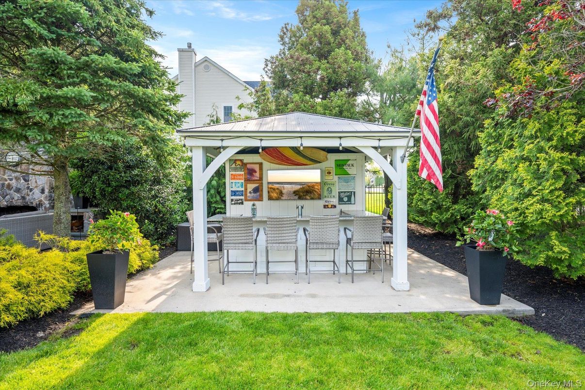 Exterior, Outdoor Kitchen