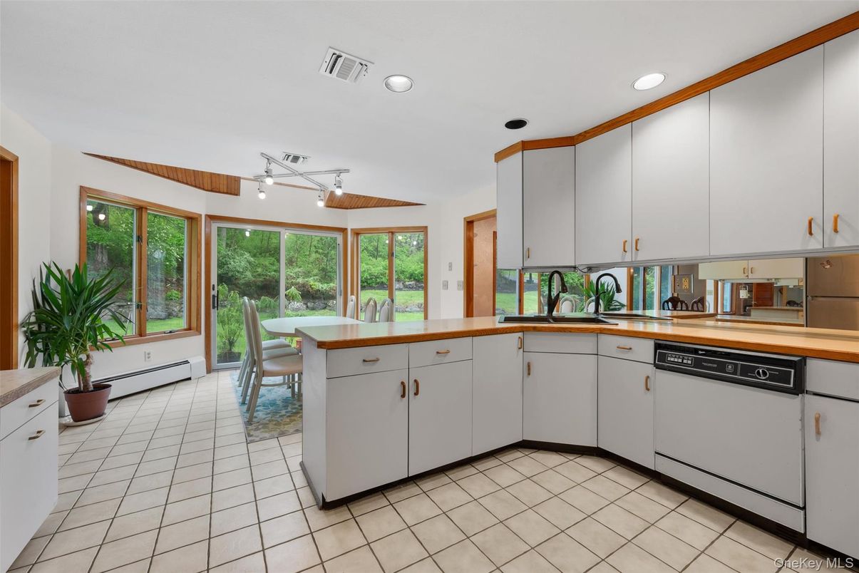 Dining room, Interior, Kitchen, Recessed Lighting