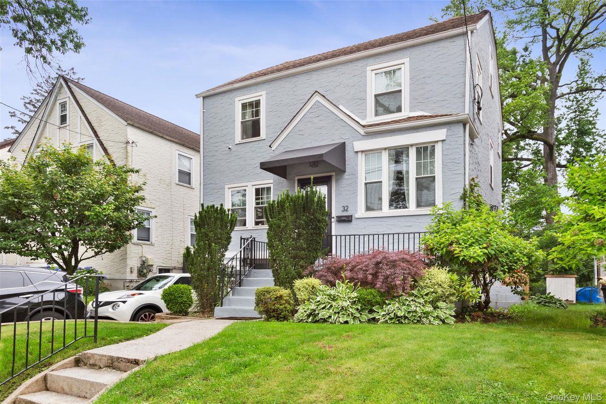Exterior, Facade, American Foursquare
