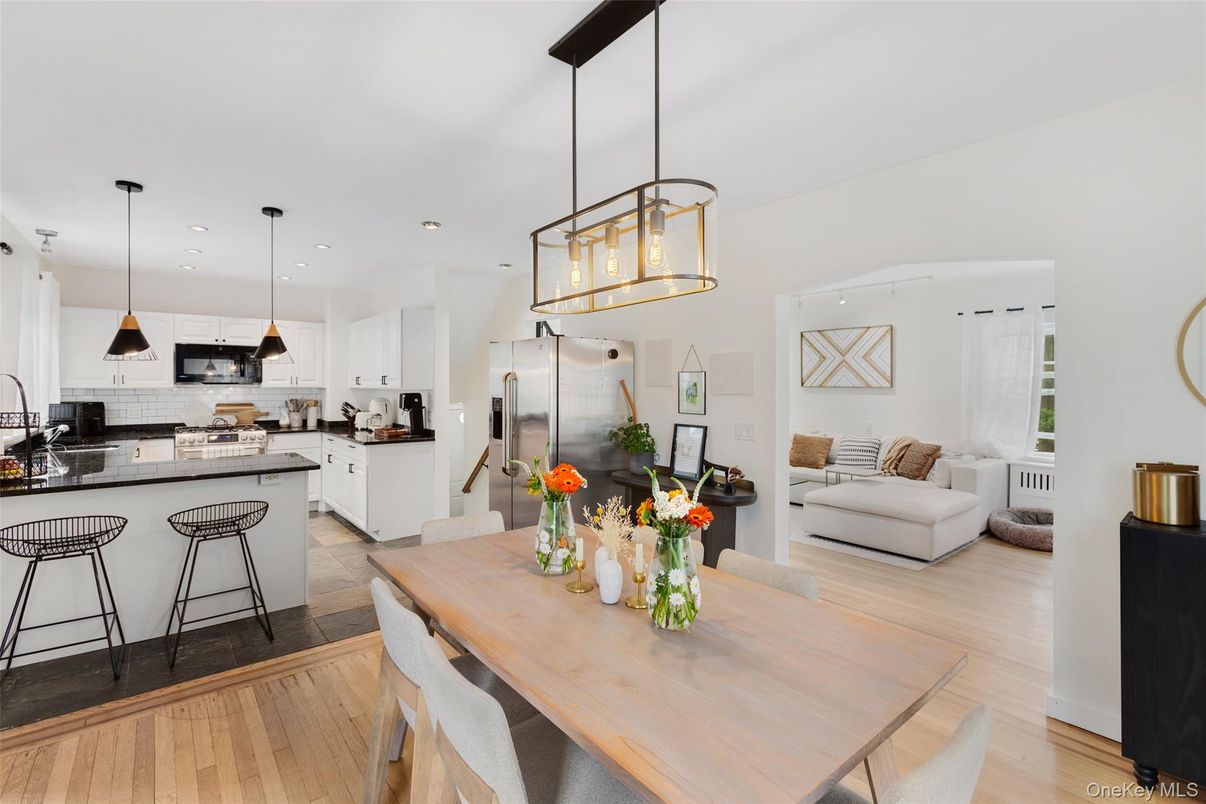 Dining room, Interior, Kitchen, Living room, Pendant Lights, Recessed Lighting, Stainless Steel Appliances, Wood Texture Flooring