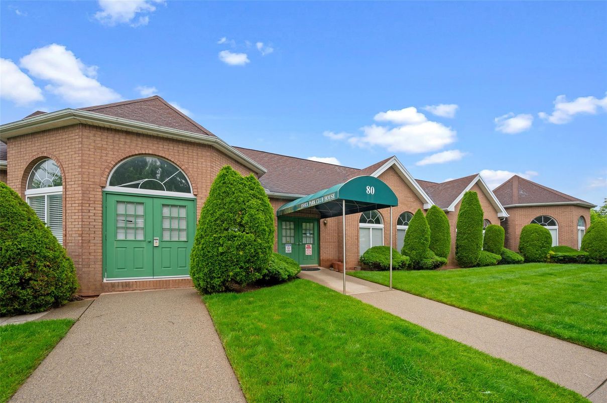 Exterior, Facade, Brick Facade, Brick Traditional