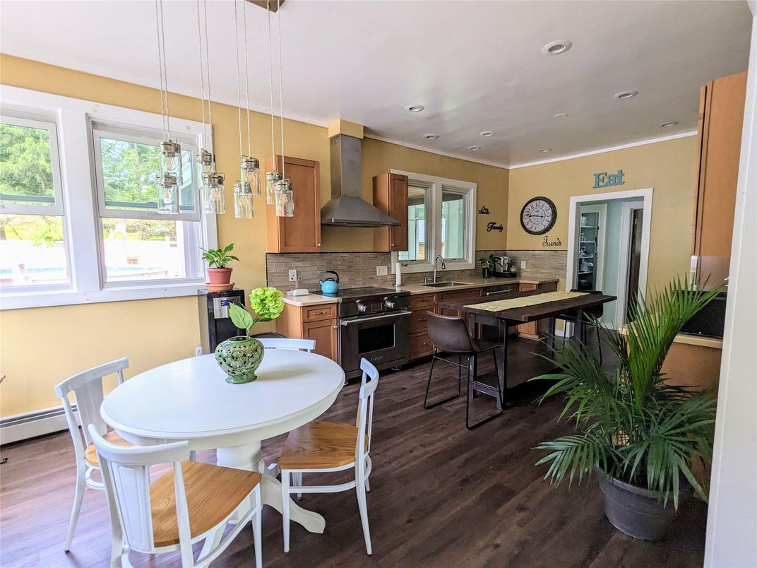 Dining room, Interior, Kitchen, Pendant Lights, Recessed Lighting, Stainless Steel Appliances, Wood Texture Flooring