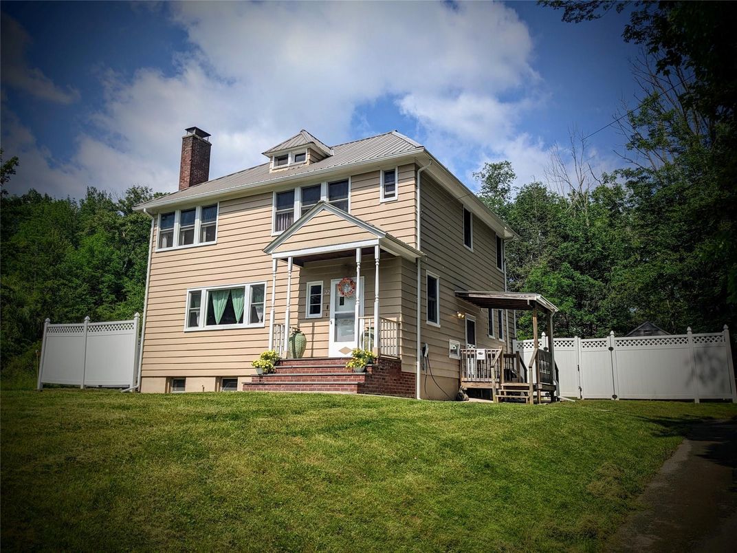Backyard, Exterior, Facade, American Foursquare