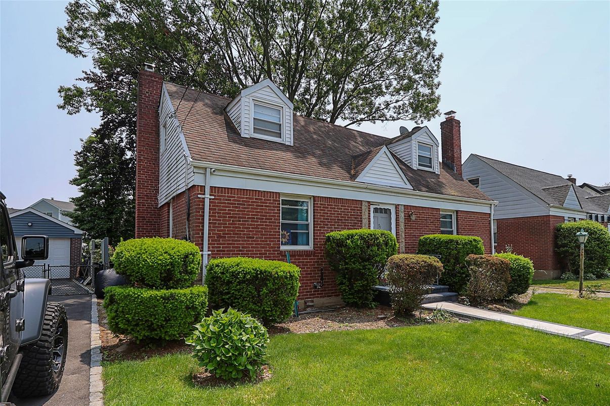 Exterior, Facade, Brick Facade, Cape Cod