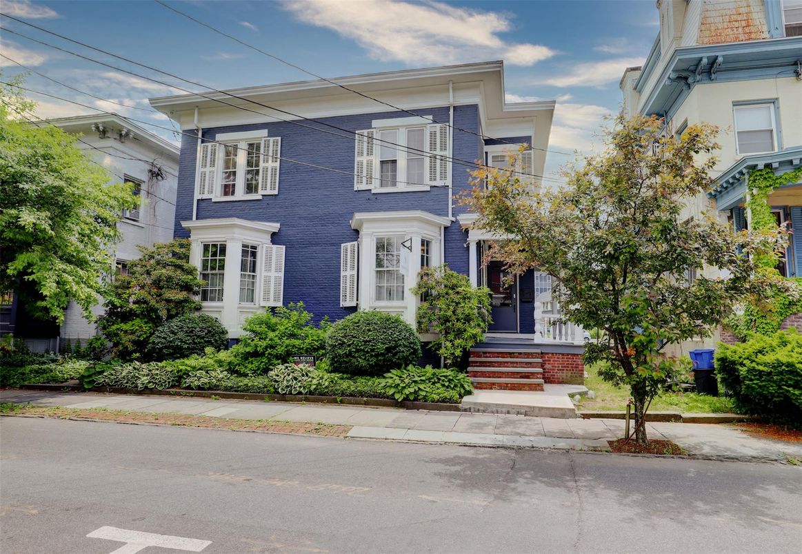 Exterior, Facade, Queen Anne Victorian