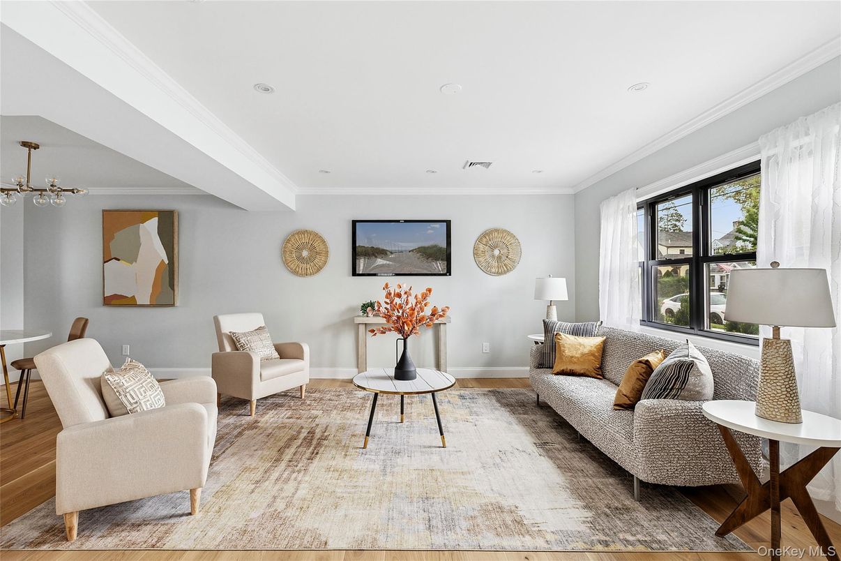 Interior, Living room, Pendant Lights, Recessed Lighting, Wood Texture Flooring
