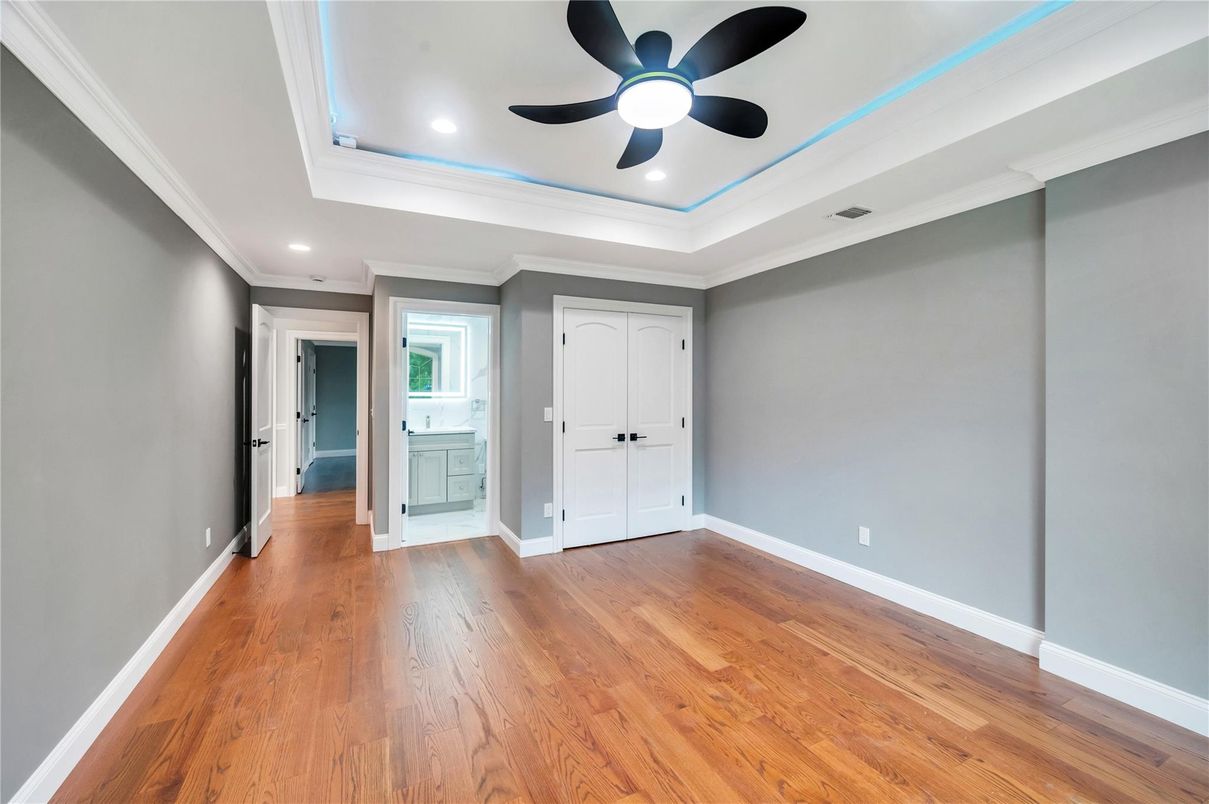 Empty room, Interior, Recessed Lighting, Wood Texture Flooring