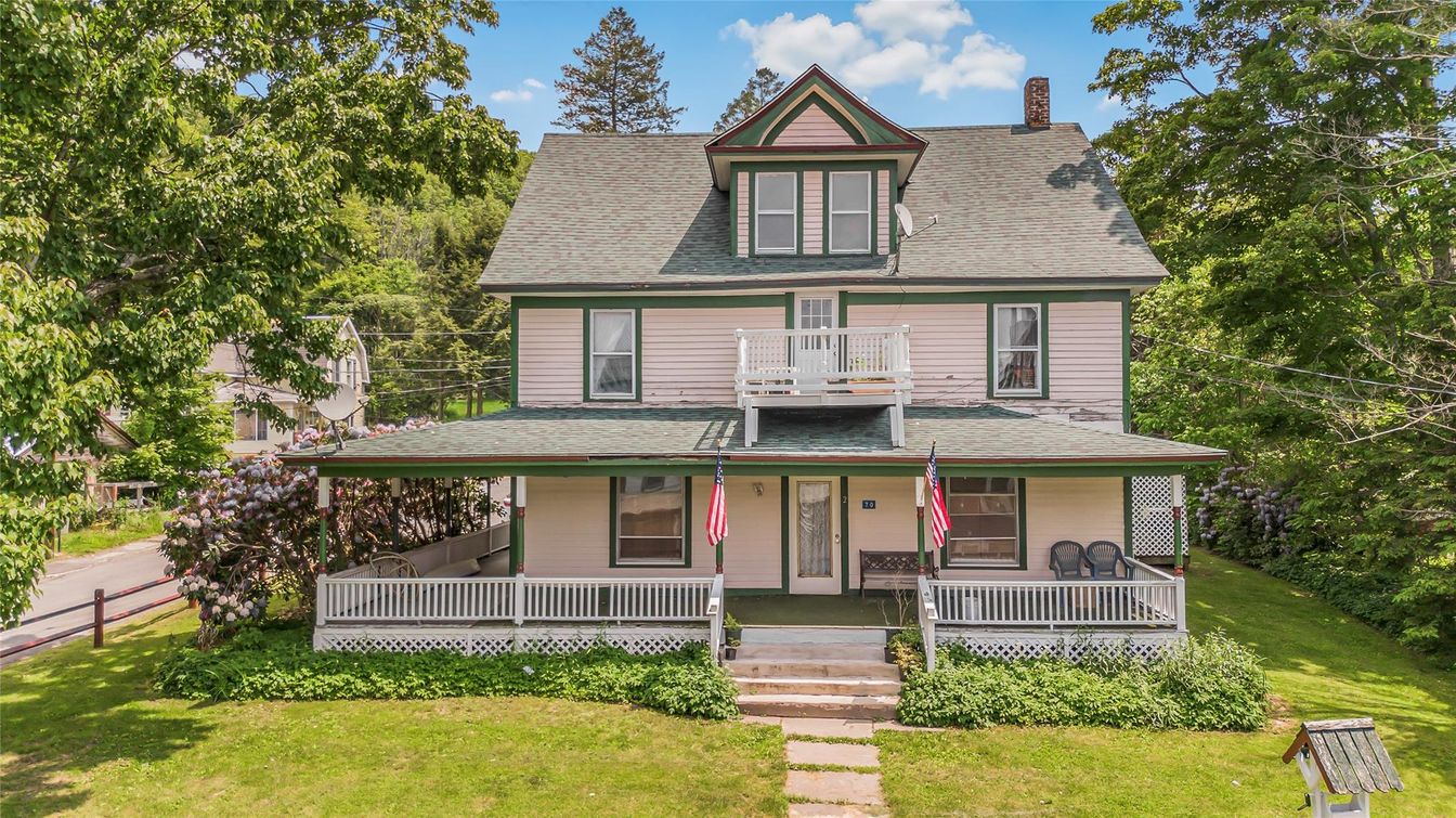 Exterior, Facade, Queen Anne Victorian