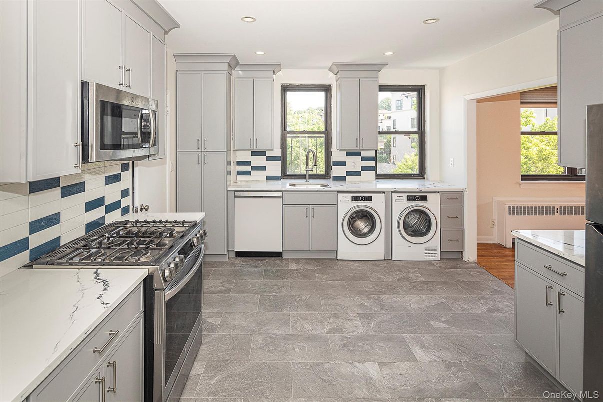 Interior, Kitchen, Recessed Lighting, Washer