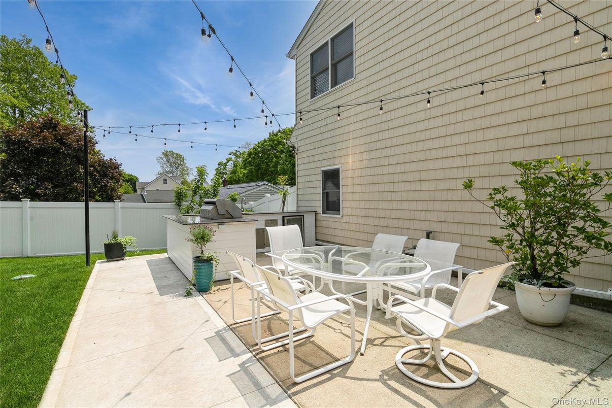 Exterior, Outdoor Kitchen