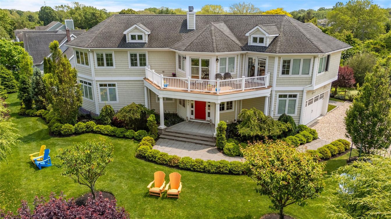 Attached, Exterior, Facade, Queen Anne Victorian
