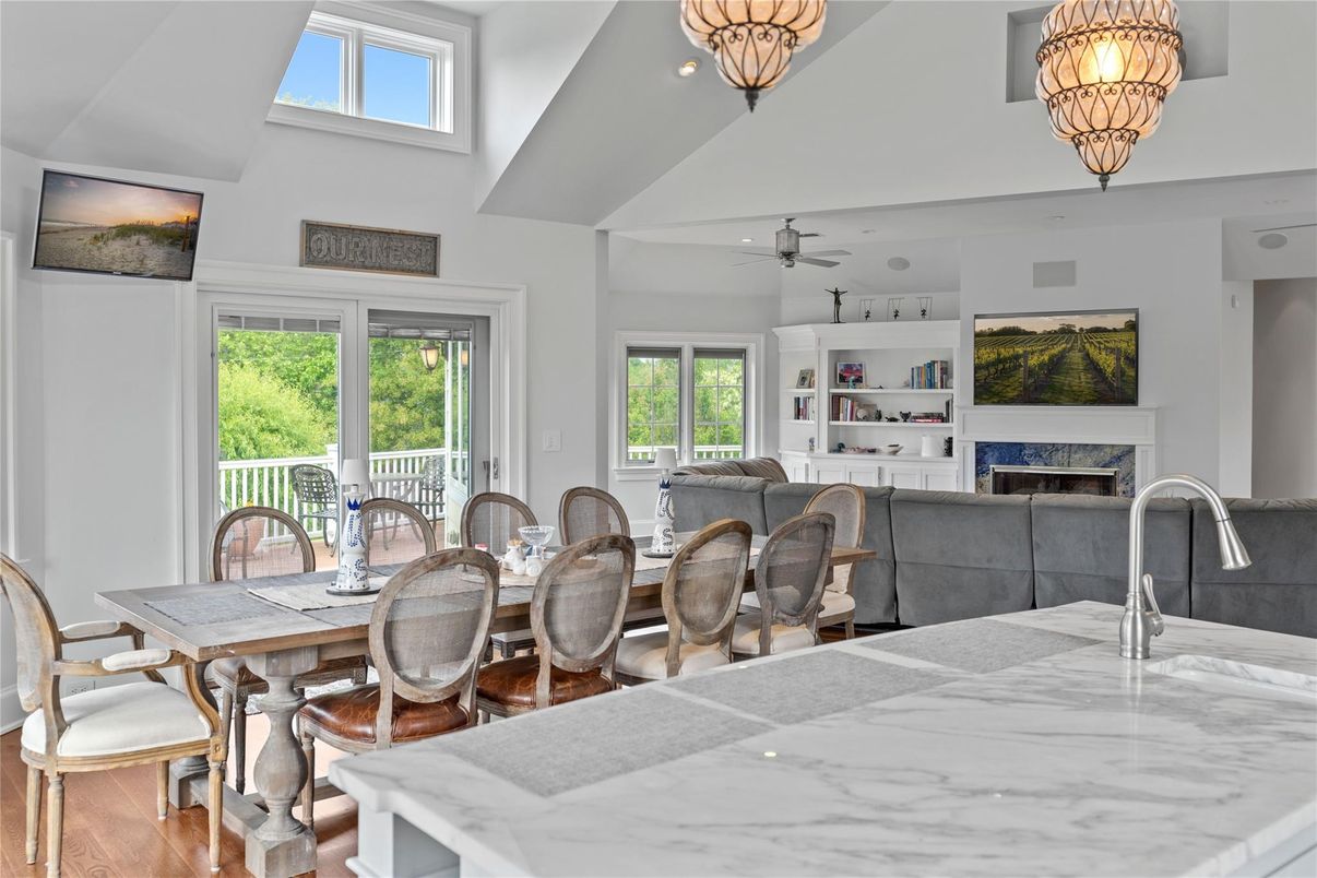 Dining room, Fireplace, Interior