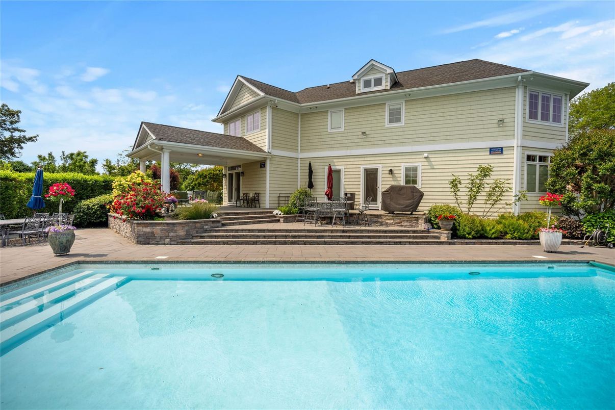 Exterior, Pool