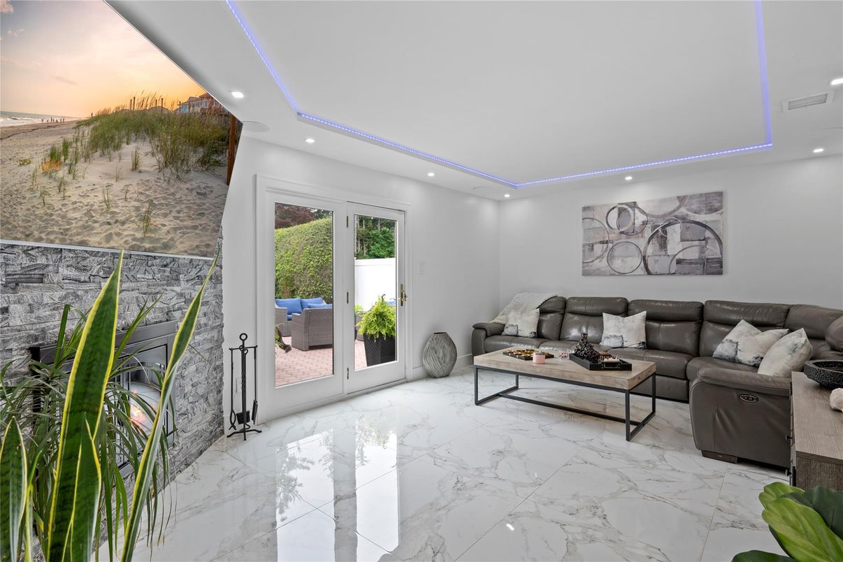 Interior, Living room, Marble, Recessed Lighting, Stone Walls