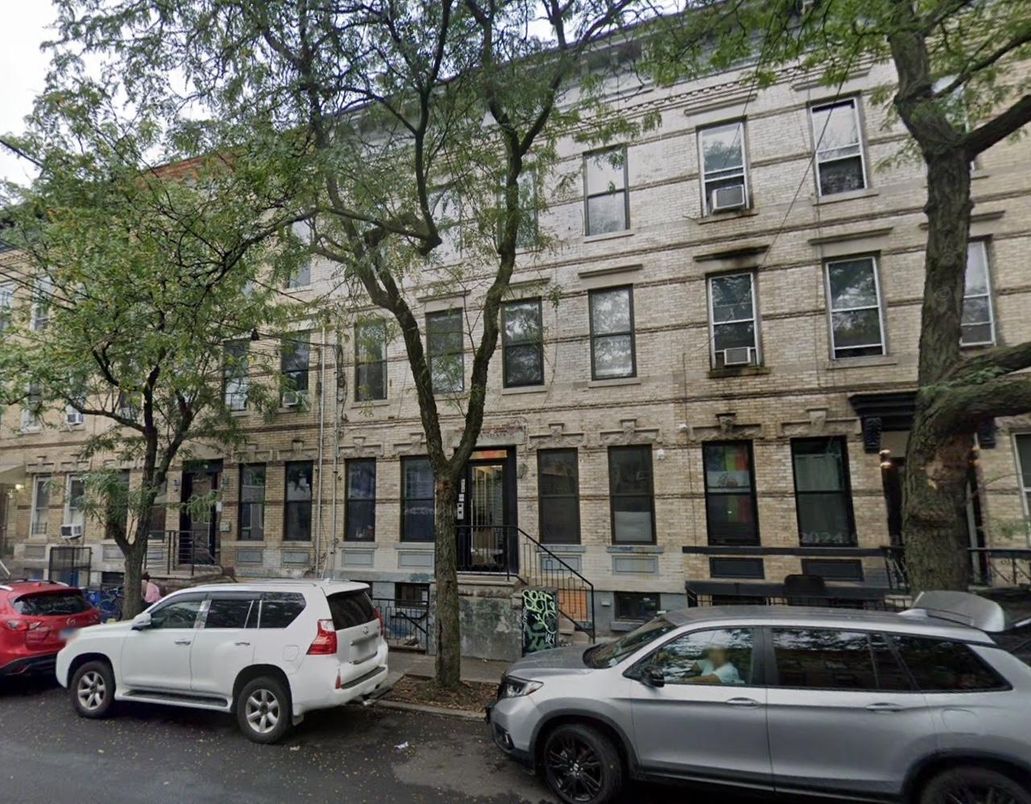 Exterior, Facade, Brick Facade, Rowhouse