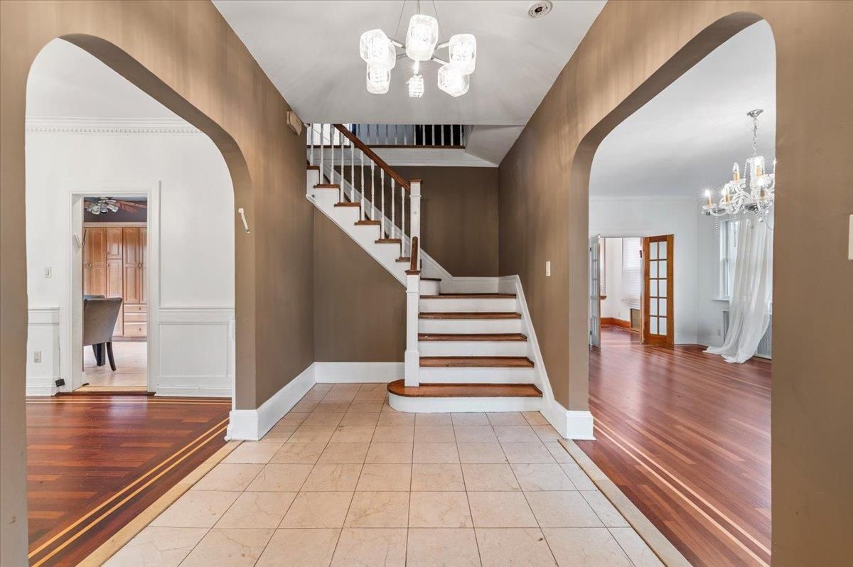 Chandelier, Interior, Wood Texture Flooring