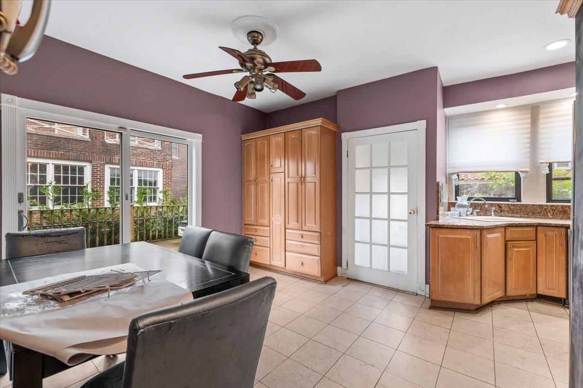 Dining room, Interior, Recessed Lighting