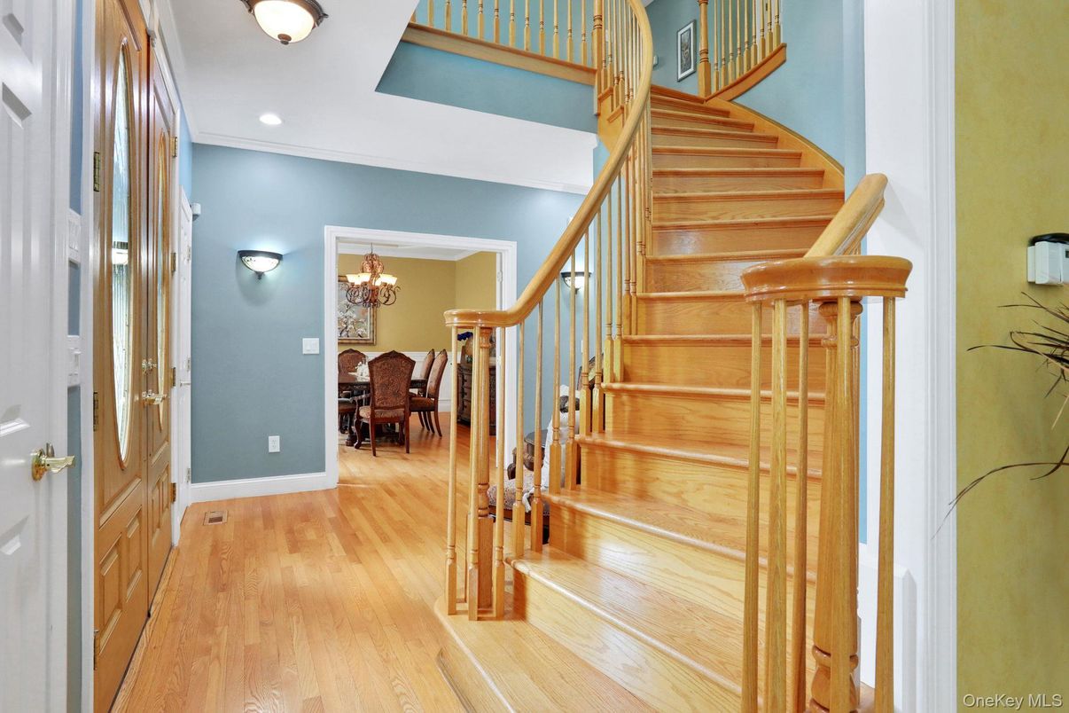 Chandelier, Dining room, Interior, Recessed Lighting, Wood Texture Flooring