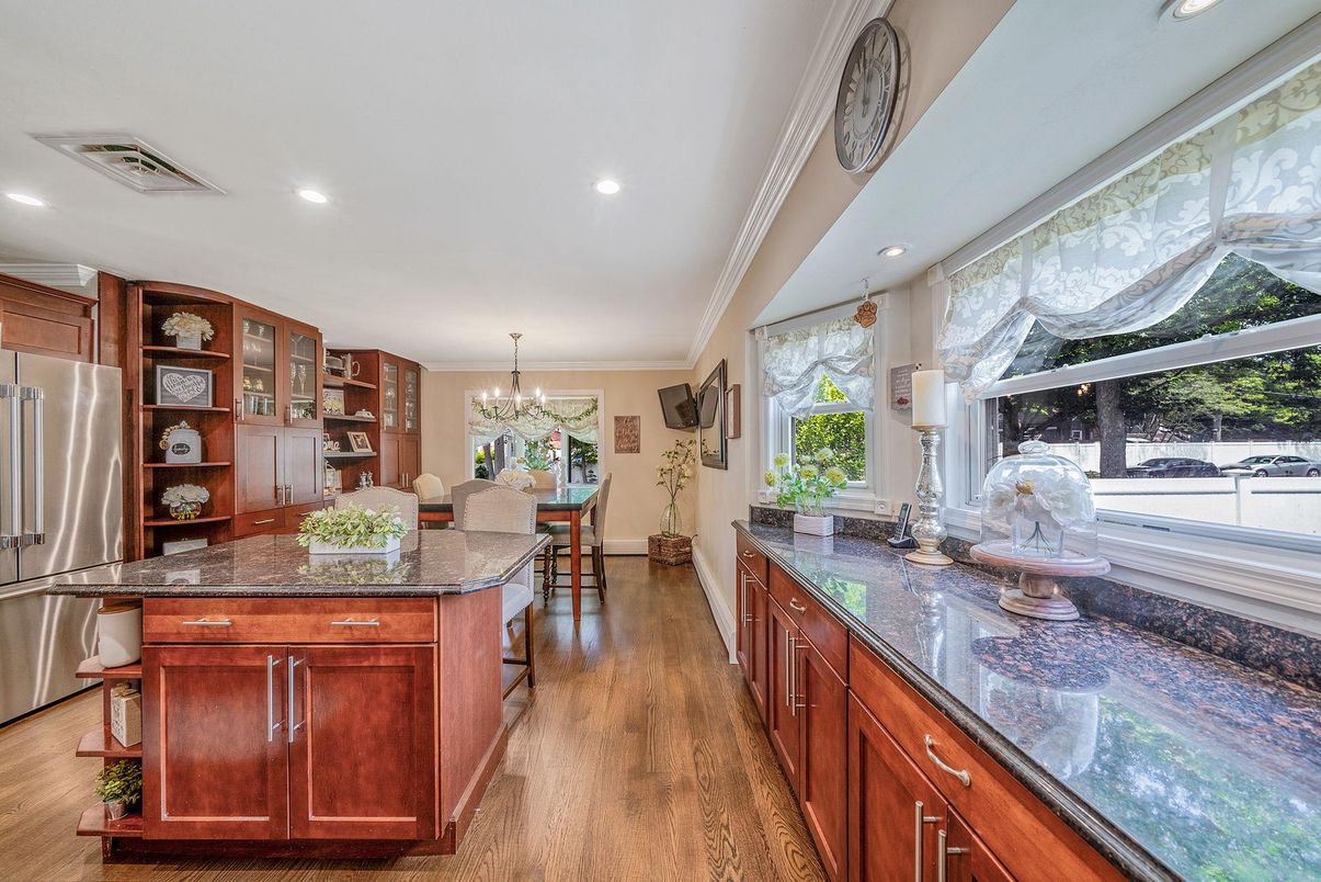 Chandelier, Dining room, Interior, Kitchen, Recessed Lighting, Stainless Steel Appliances, Wood Texture Flooring