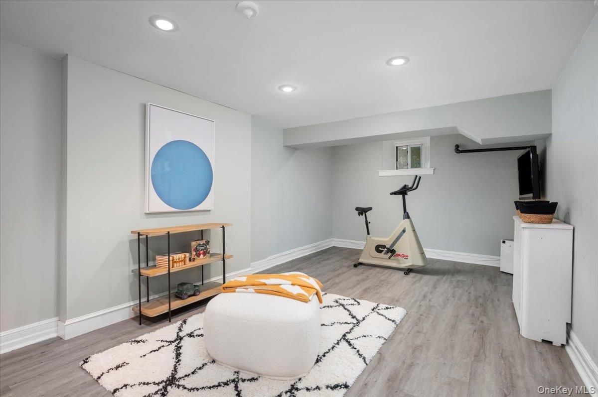 Fitness Equipment, Interior, Recessed Lighting, Wood Texture Flooring