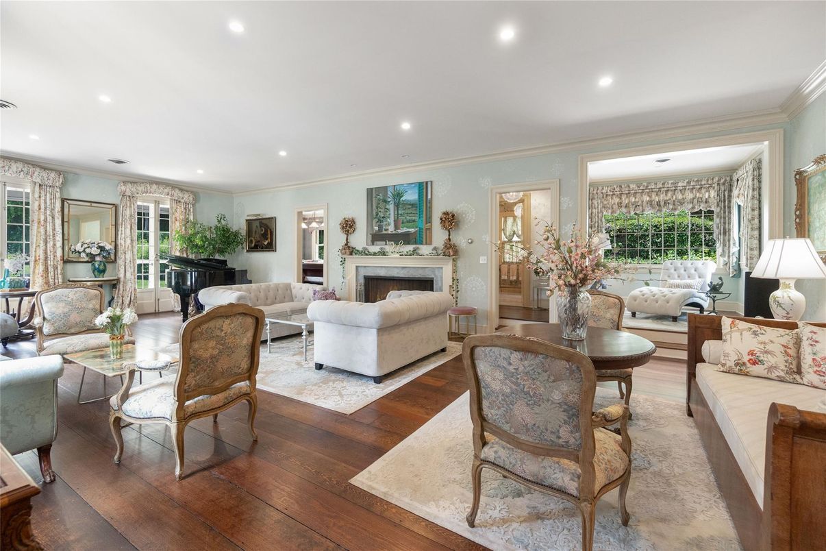 Fireplace, Interior, Living room, Piano, Recessed Lighting, Wood Texture Flooring
