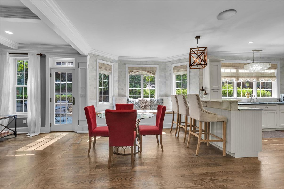 Chandelier, Dining room, Interior, Pendant Lights, Recessed Lighting, Wood Texture Flooring