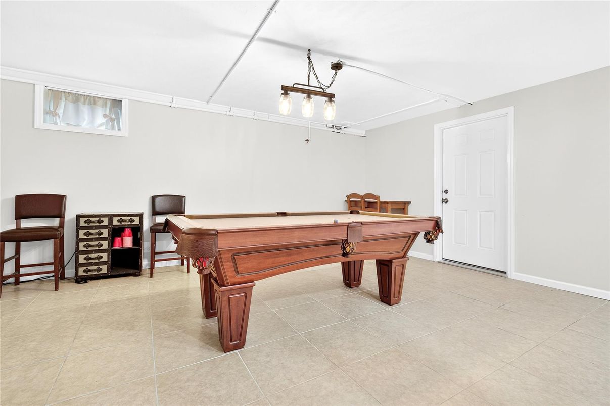 Billiard Table, Game Room, Interior