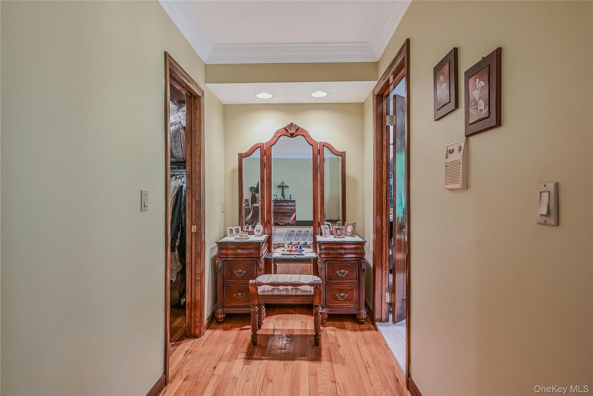 Bathroom, Interior, Recessed Lighting, Wood Texture Flooring