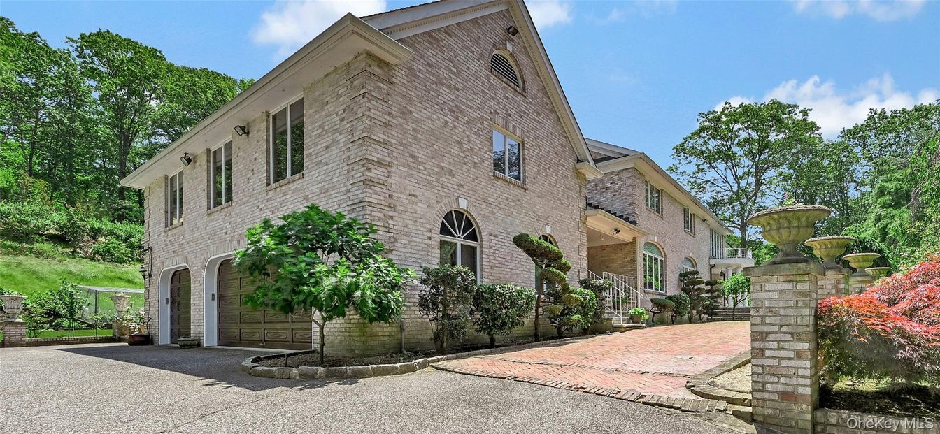 Attached, Exterior, Facade, Brick Facade, Rowhouse