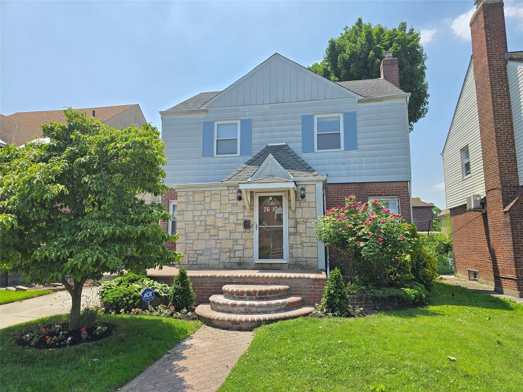 Exterior, Facade, Brick Facade, Queen Anne Victorian
