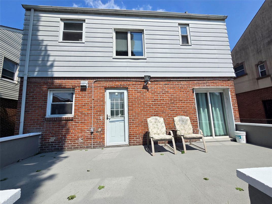 Exterior, Facade, Brick Facade, Cape Cod