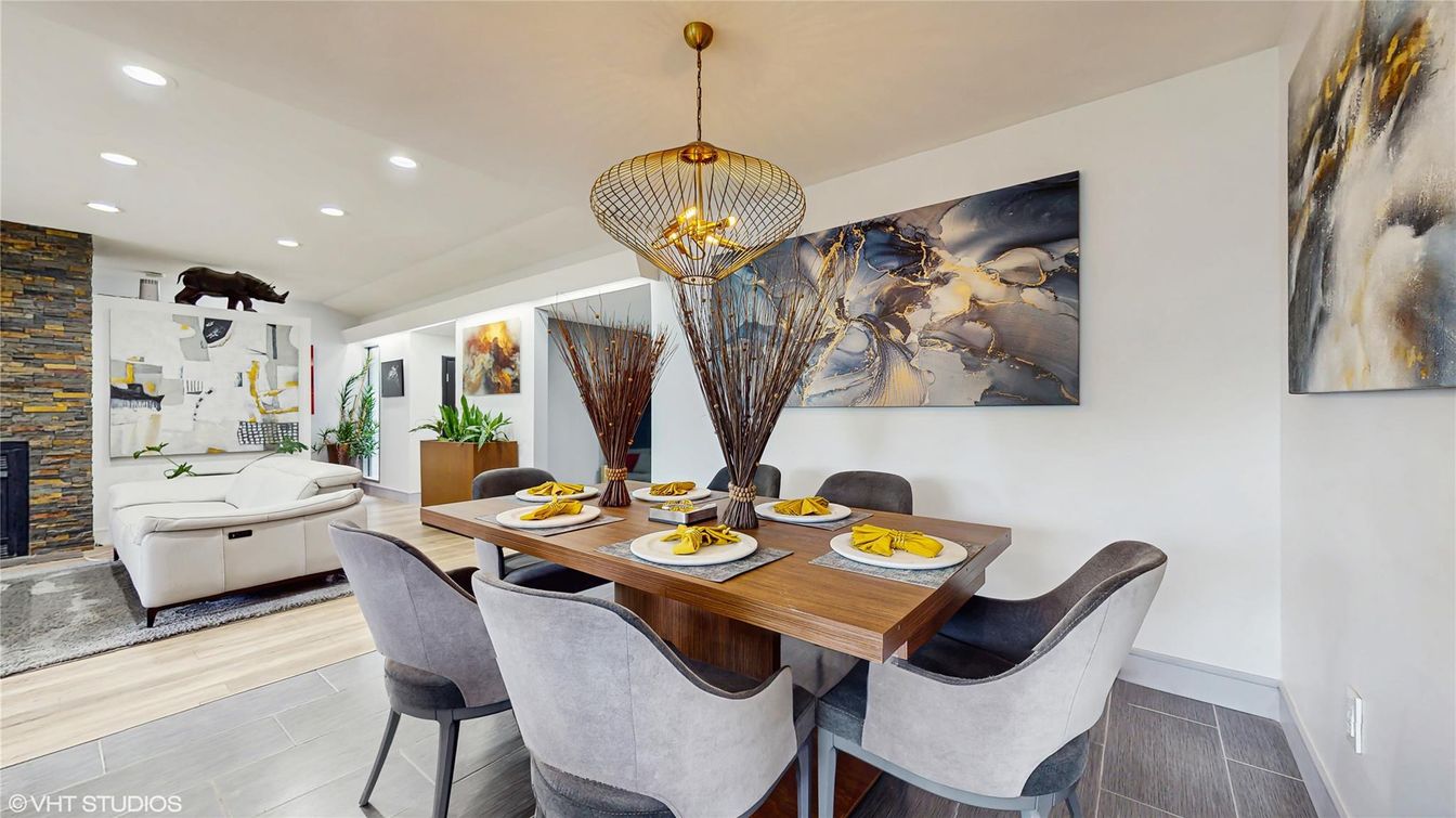 Chandelier, Dining room, Interior, Pendant Lights, Recessed Lighting, Wood Texture Flooring