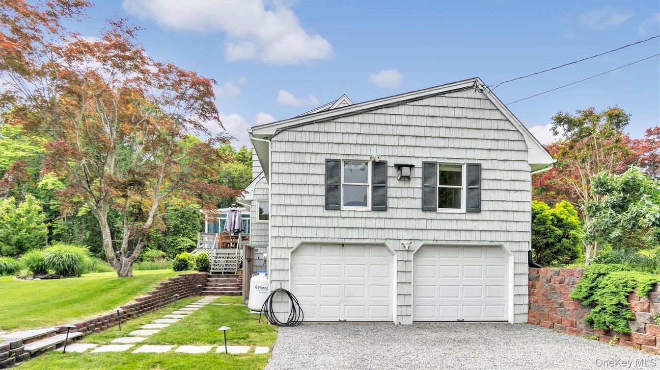 Attached, Exterior, Facade, Raised Ranch