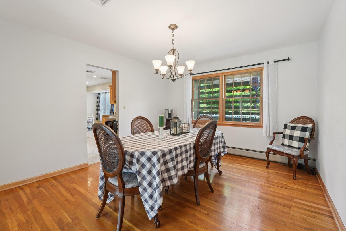 Chandelier, Dining room, Interior, Recessed Lighting, Wood Texture Flooring