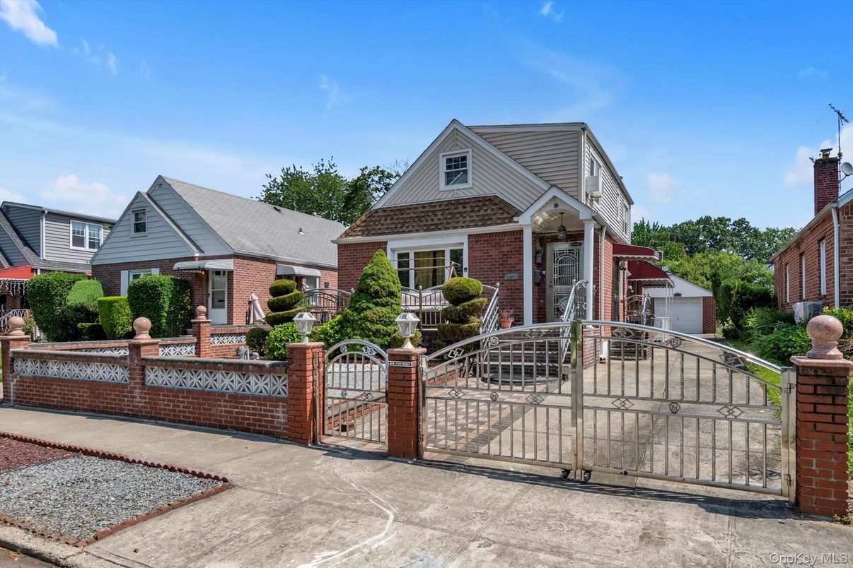 Exterior, Facade, Brick Facade, Queen Anne Victorian