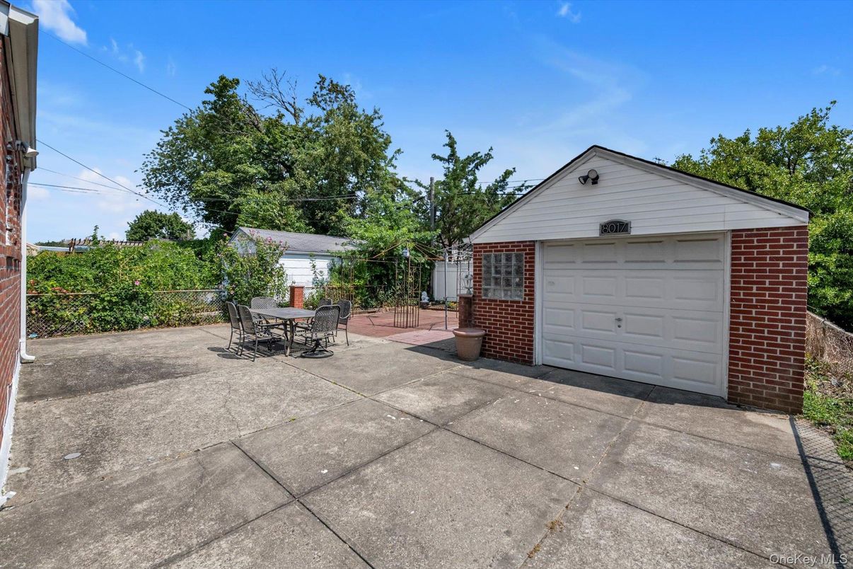 Detached Garage, Exterior
