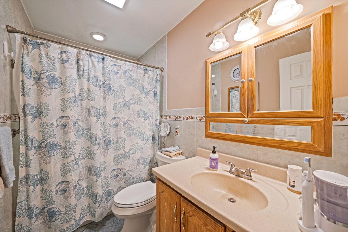Bathroom, Interior, Recessed Lighting