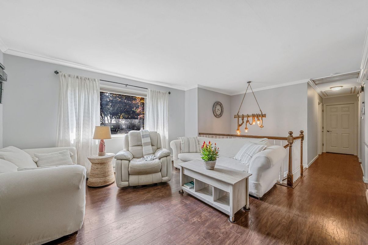 Interior, Living room, Pendant Lights, Wood Texture Flooring