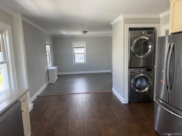 Interior, Utility Closets, Washer, Wood Texture Flooring